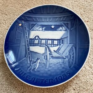 B&G Copenhagen Porcelain Christmas Eve at the Farmhouse 1985 Plate